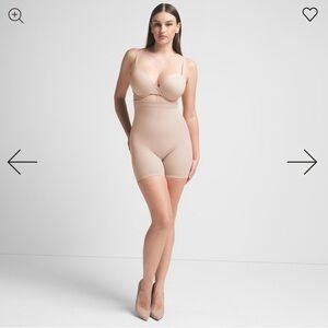 SKIMS Mid Thigh Short